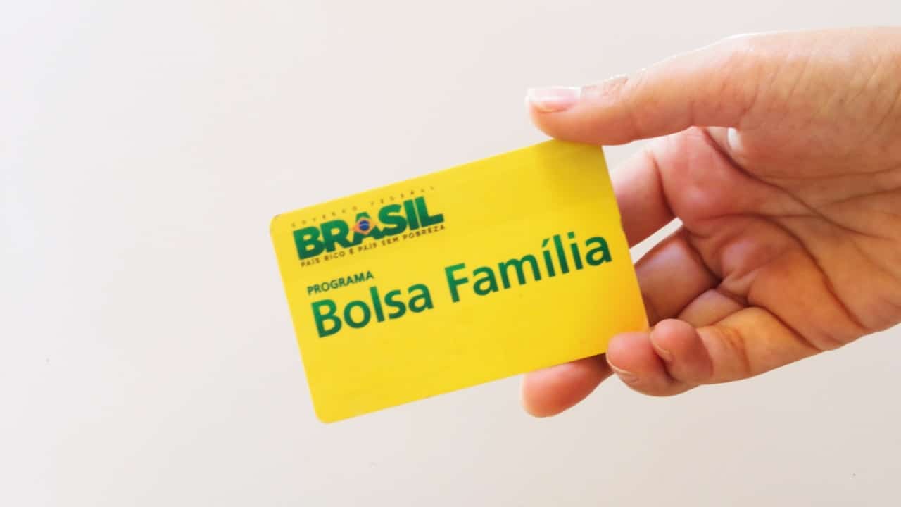 Quando a criança faz 7 anos, o Bolsa Família diminui? Entenda o motivo