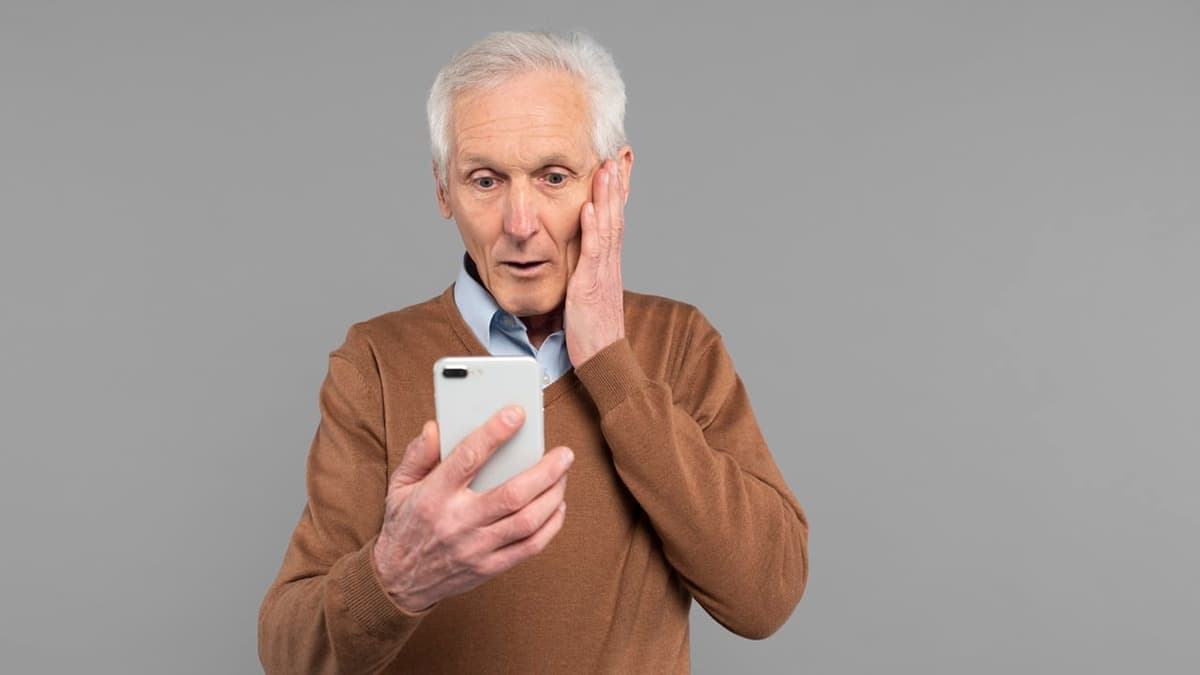 Celulares gratuitos para idosos: Como acessar esse benefício social?