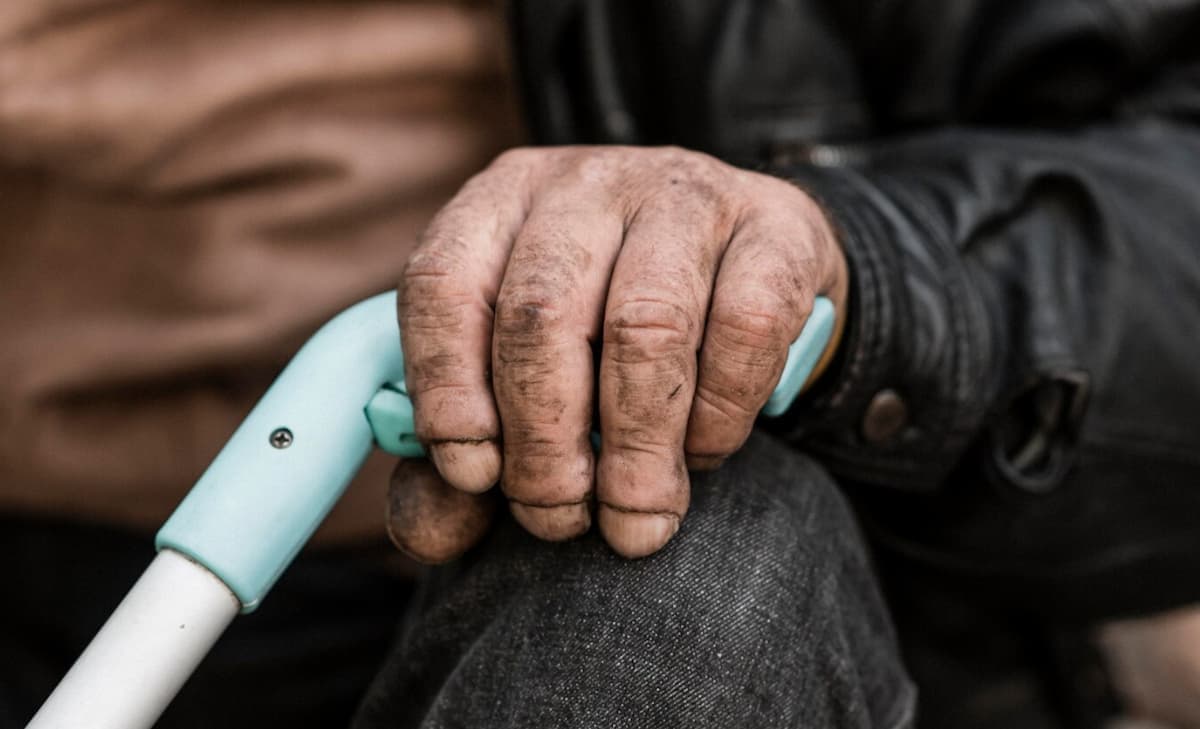 Abandono de idosos: aumento de 68% nas denúncias em dois anos