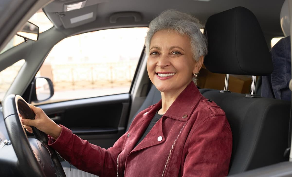 Carros mais acessíveis para idosos: saiba como a nova lei pode ajudar