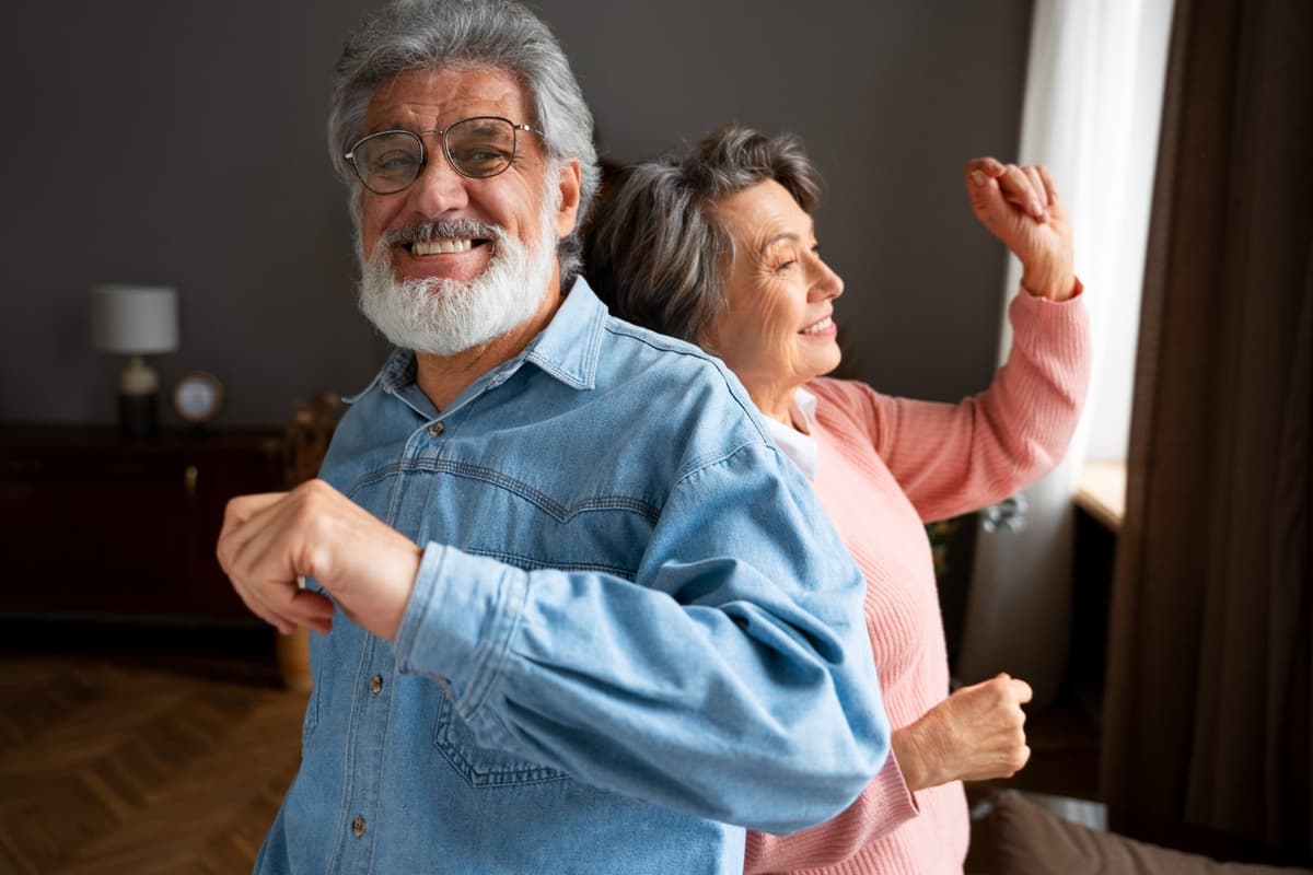 Idosos são mais felizes que jovens? Pesquisa revela o motivo