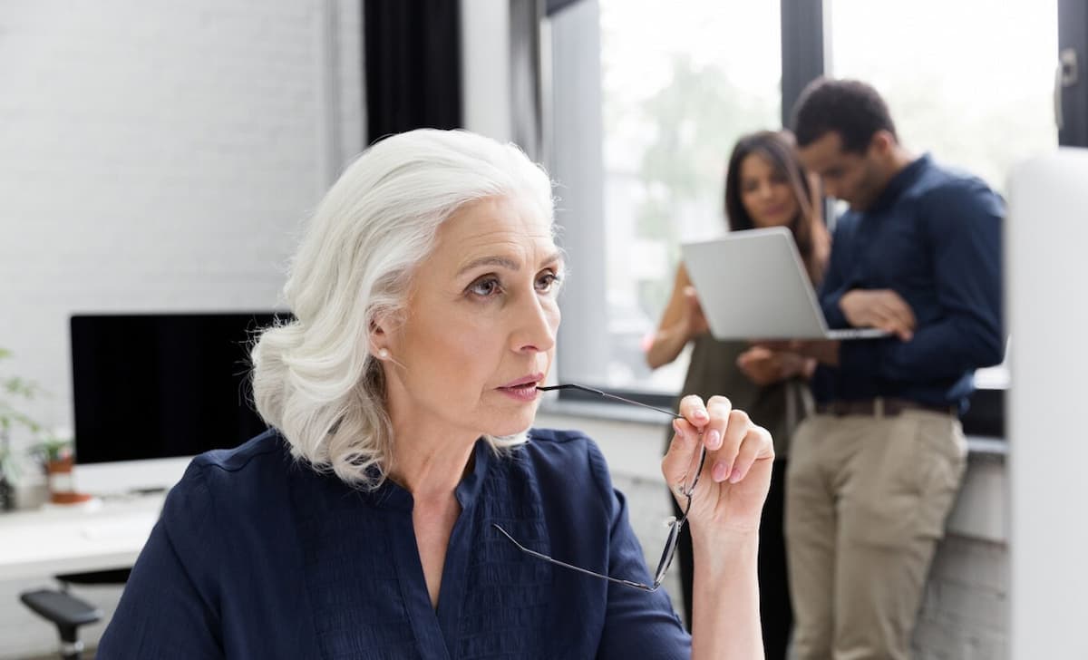 O impacto do trabalho na saúde dos idosos: Desafios e benefícios