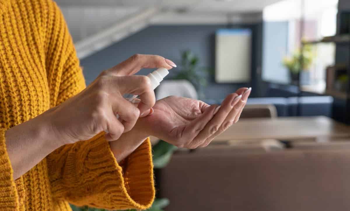 Secretaria de Saúde oferece repelente sem custo para grávidas e idosos 60+