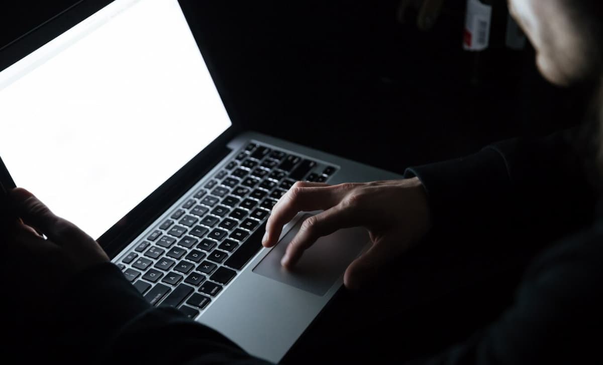 Golpes virtuais em idosos: saiba como prevenir e proteger quem você ama