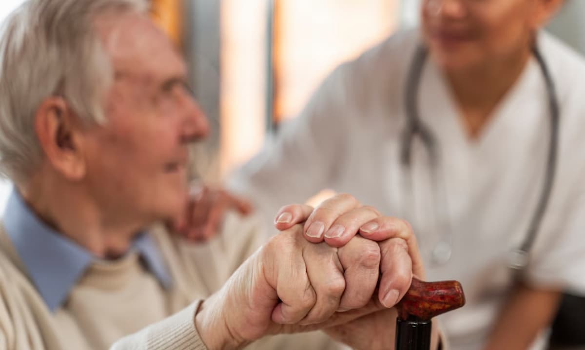 Idoso tem prejuízo após entregar documentos a falsos agentes de saúde