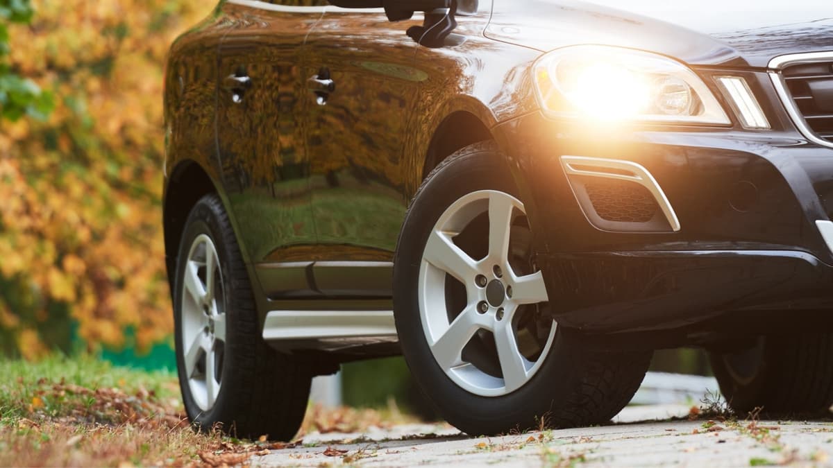 Farol baixo continua obrigatório em rodovias específicas