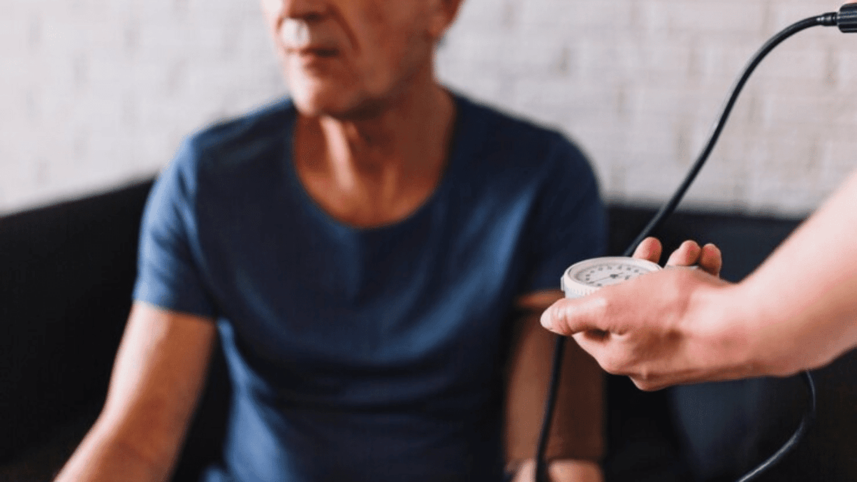 Auxílio-doença do INSS para idosos: Guia completo de como solicitar