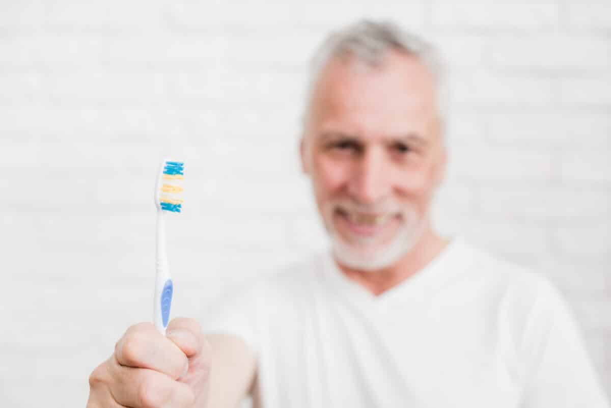 Interdição de creme dental da Colgate é suspensa pela Anvisa
