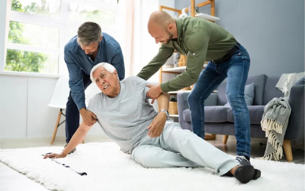 Pesquisa propõe mudanças em teste para avaliar risco de queda em idosos