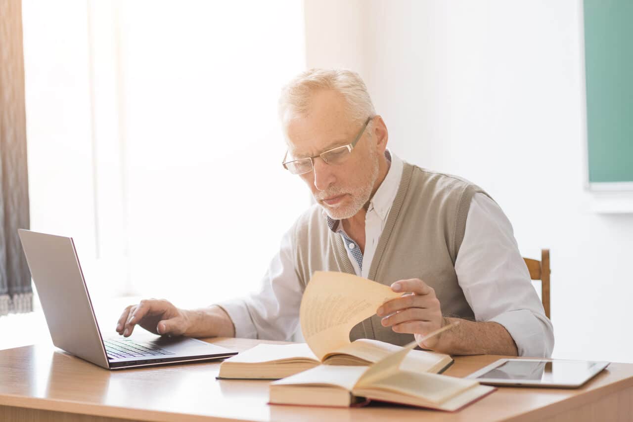 Idosos e concursos: como usar a maturidade a favor de uma vaga no serviço público