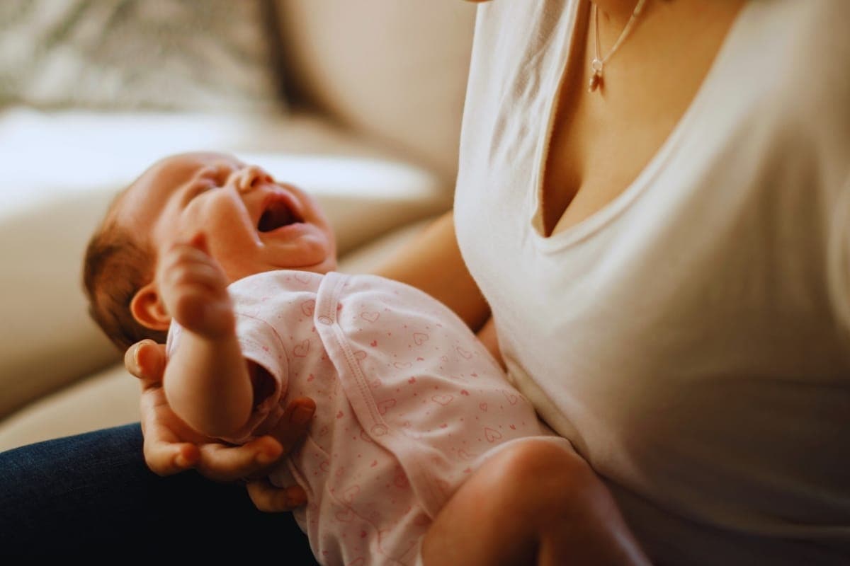 INSS 2025: desempregada pode garantir salário-maternidade sem a exigência de carência