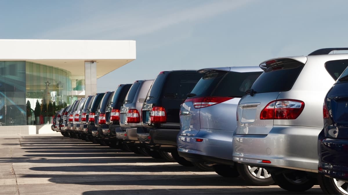 BYD anuncia demissões em massa e queda no resultado