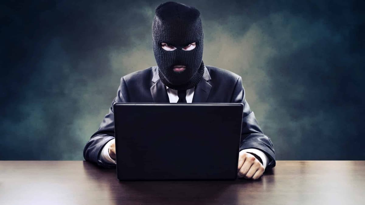 Funcionários relatam suspeitas de fraude em operações bancárias